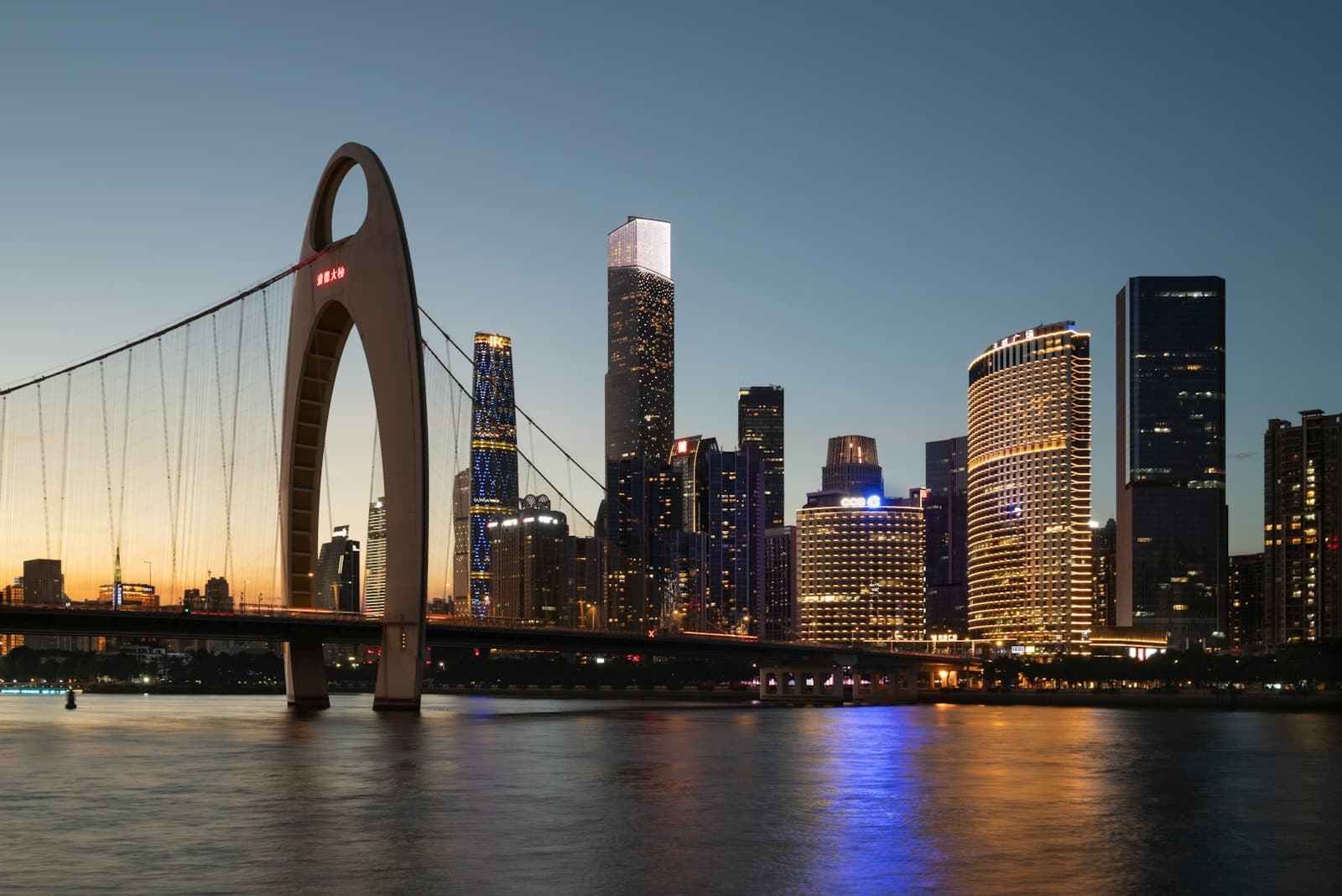 La tour de Canton au-dessus de Guangzhou